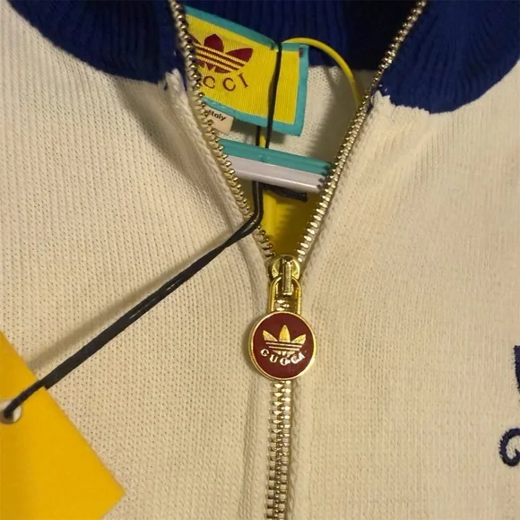 Gucci Cream Zip-Up Windbreaker with Blue & Red Stripe Accents - Picture 3 of 9
